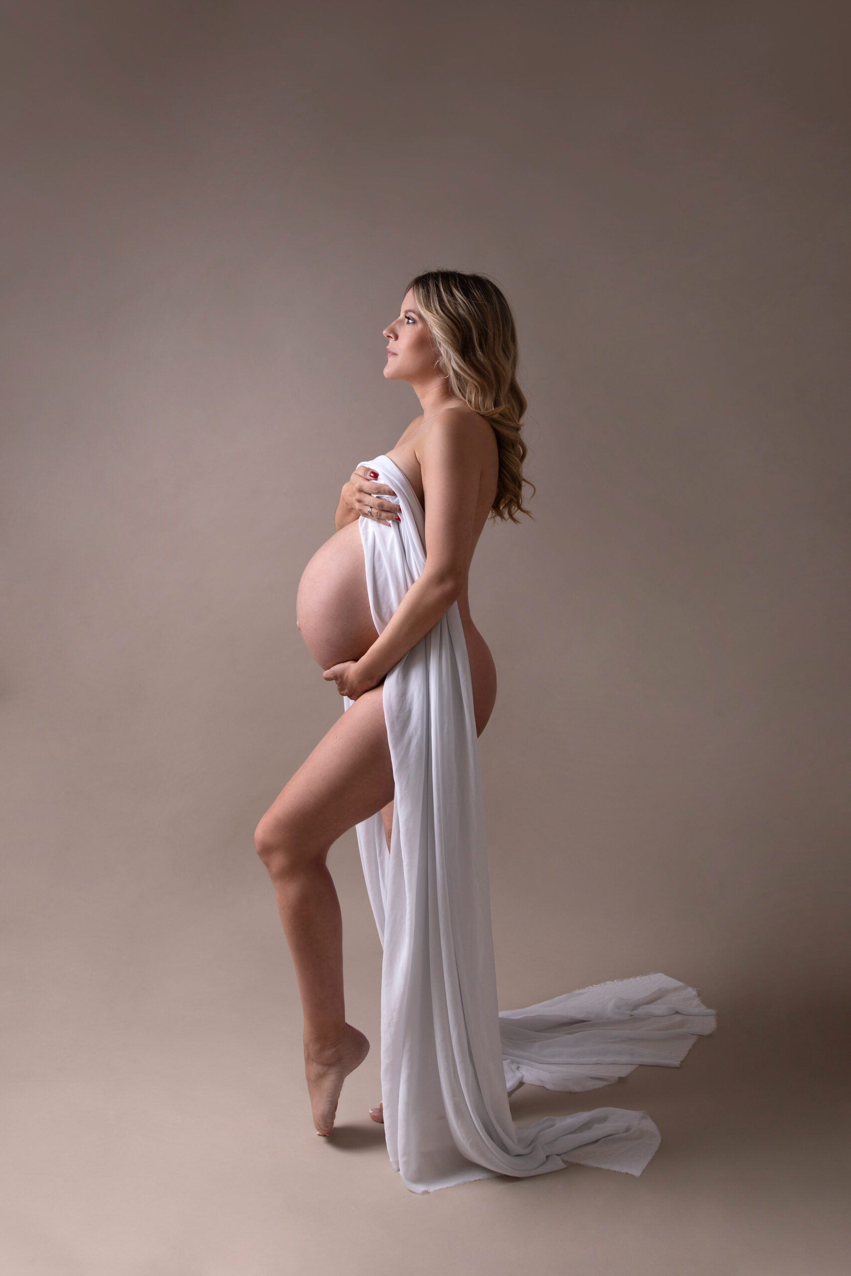 Photographie de femme enceinte en studio à Rosny sous bois Photographe de studio maternité naissance nouveau-né bébé grossesse val de marne seine saint denis