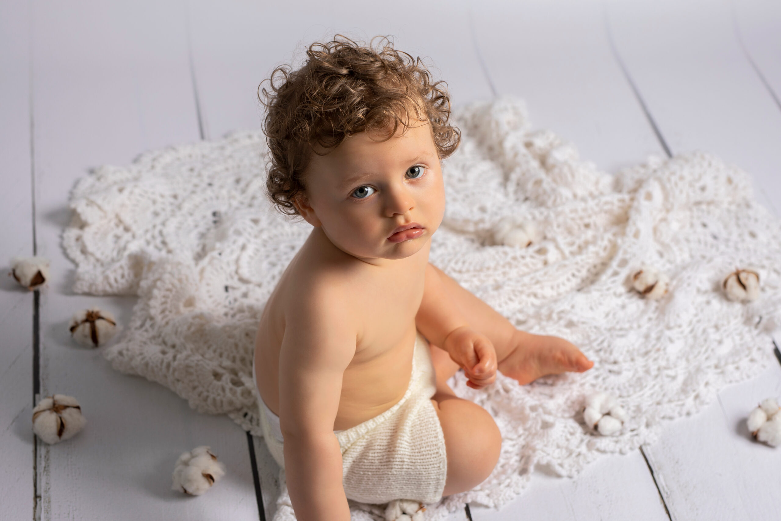 Photographie bébé en studio à Rosny sous bois smash the cake premier anniversaire un an Photographe de studio maternité naissance nouveau-né bébé grossesse val de marne seine saint denis