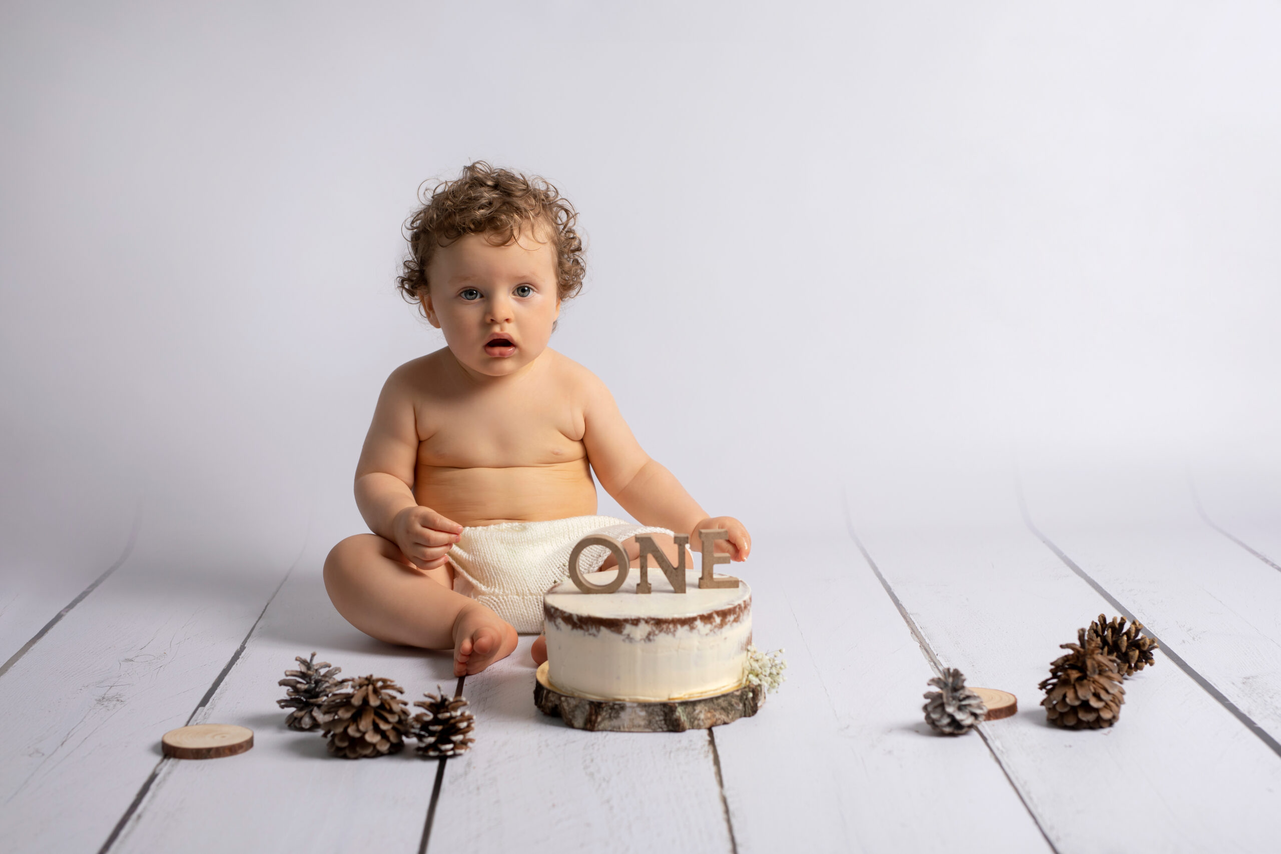 Photographie bébé en studio à Rosny sous bois smash the cake premier anniversaire un an Photographe de studio maternité naissance nouveau-né bébé grossesse val de marne seine saint denis