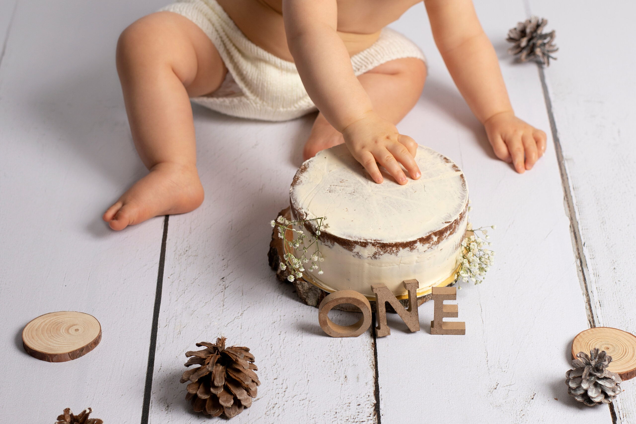 Photographie bébé en studio à Rosny sous bois smash the cake premier anniversaire un an Photographe de studio maternité naissance nouveau-né bébé grossesse val de marne seine saint denis