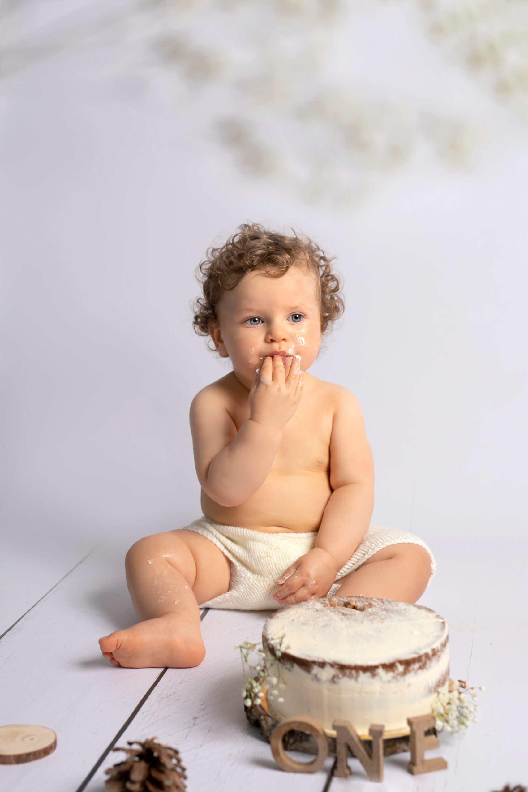 Photographie bébé en studio à Rosny sous bois smash the cake premier anniversaire un an Photographe de studio maternité naissance nouveau-né bébé grossesse val de marne seine saint denis